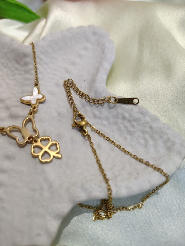 luxury rose gold charm & crystal necklace (flower pendant) (copy)