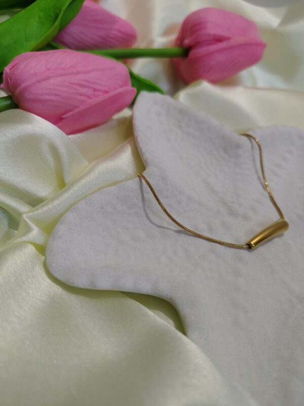 korean style golden necklace minimalist curved bar edition