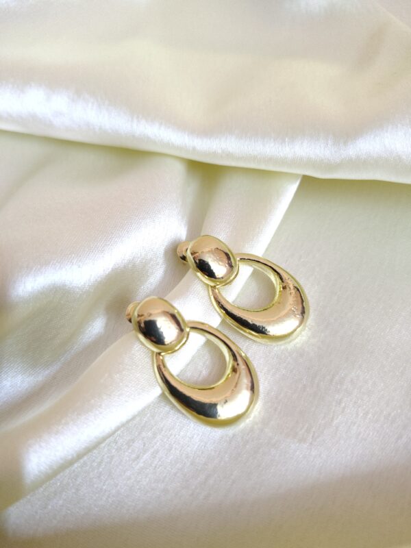 vintage inspired polished gold oval drop earrings