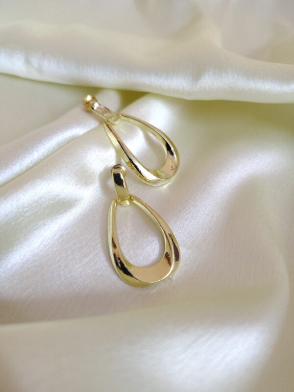 vintage inspired polished gold oval drop earrings (copy)